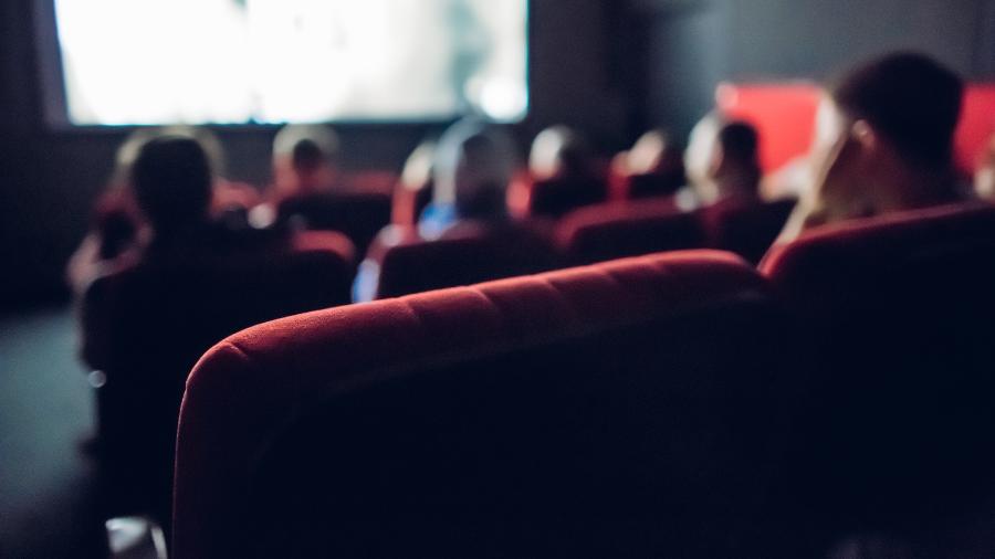 Cinemas de Nova York reabrem após um ano fechados - Sala de cinema pequena