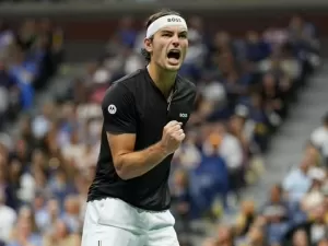 Fritz vence duelo americano de 5 sets e desafia Sinner na final