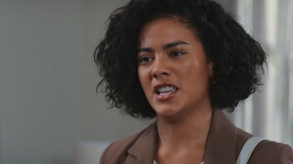 Maria de Fátima (Bella Campos) em cena do remake de Vale Tudo: ela vai assumir derrota na novela