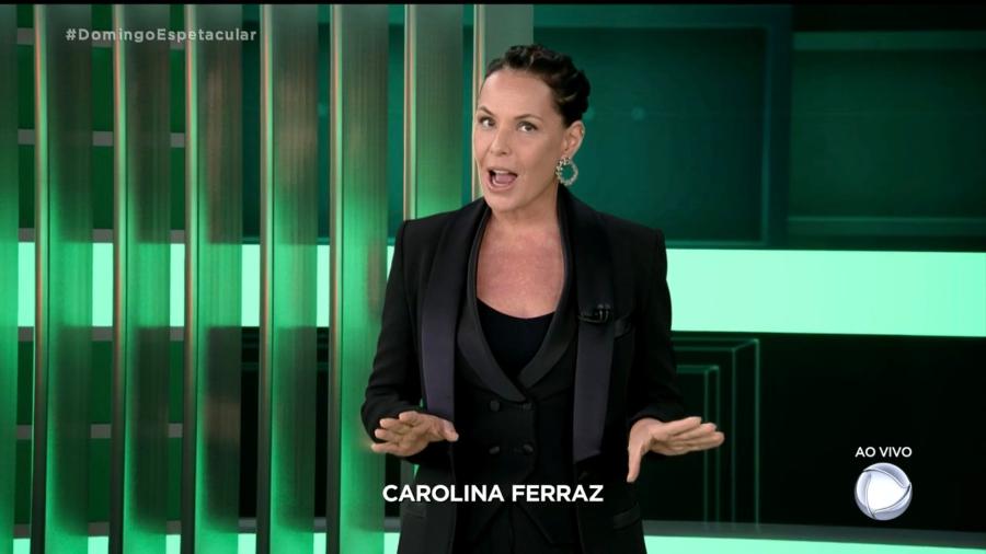 Carolina Ferraz em seu primeiro dia no "Domingo Espetacular" - Reprodução/Internet