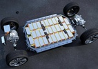 Carro elétrico pode rumar a beco sem saída por falta de minérios - Baterias em carro da Audi (Foto: Divulgação/Audi)