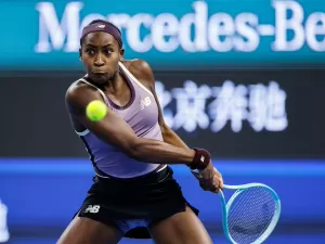 Gauff acaba com festa de ucraniana e enfrenta Badosa na semi