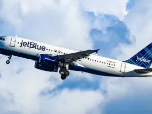 Dois corpos são encontrados em trem de pouso de avião da JetBlue