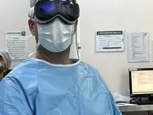 Apple Vision Pro é usado em cirurgia no Brasil