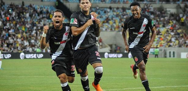Nayra Halm/Fotoarena/Estadão Conteúdo Giovanni Augusto não ficará no Vasco: Fabrício (d) é outro que não deve permanecer