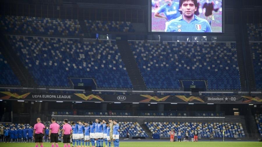                                  Foi com Maradona que a Napoli conquistou seus dois únicos títulos italianos.                              -                                 Filippo MONTEFORTE / AFP                            