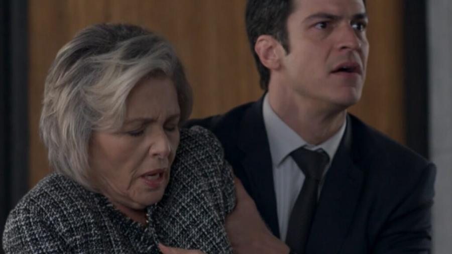 Sabine (Irene Ravache) e Eric (Mateus Solano) em Pega Pega (Reprodução/TV Globo). - Reprodução / Internet