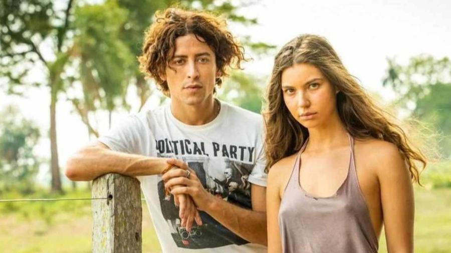 Jove (Jesuita Barbosa) e Juma (Alanis Guillen) vivem amor em segunda fase de "Pantanal"                              - TV Globo/Divulgação