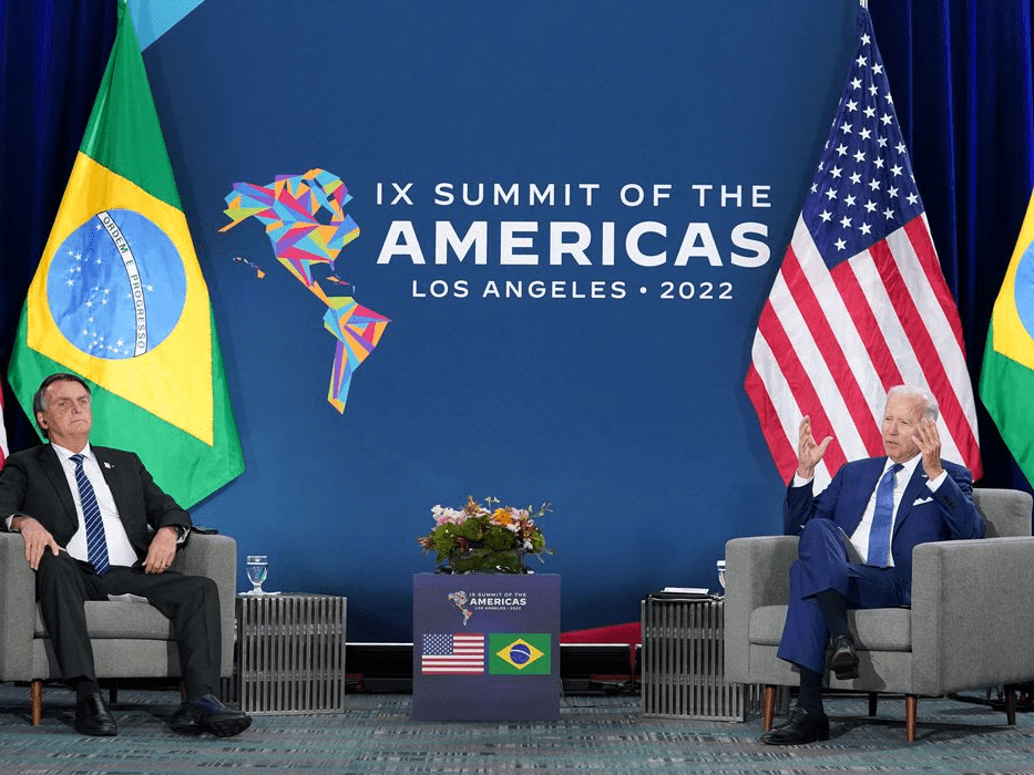 Um Pateta na terra do Mickey faz motociata para Brasil passar mais vergonha