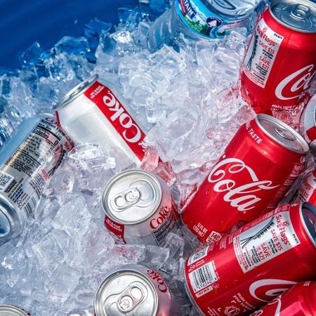 Após pressão de Donald Trump, Coca-cola anuncia que vai criar versão da bebida adoçada com açúcar 