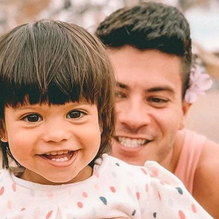 Depois de manhã com a filha, Sophia, Arthur Aguiar aproveitou para fazer balanço de 2020 no Instagram - Reprodução / Internet