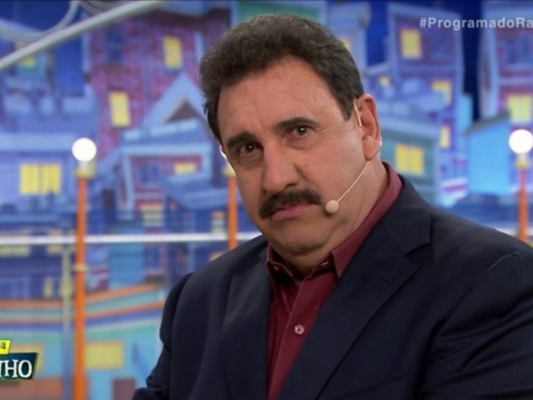 De volta ao passado, só falta Ratinho empunhar um cassetete na TV