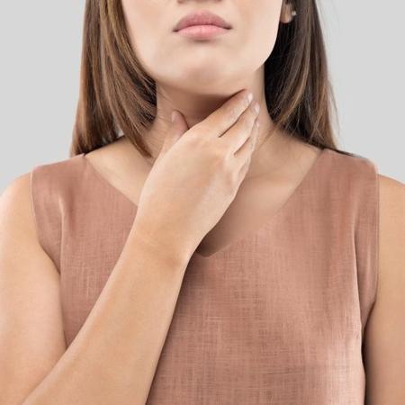 A rouquidão é tipicamente ocasionada por uma infecção no trato respiratório superior - iStock