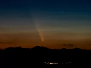 Cometa do Século está mais próximo da Terra neste sábado (12)