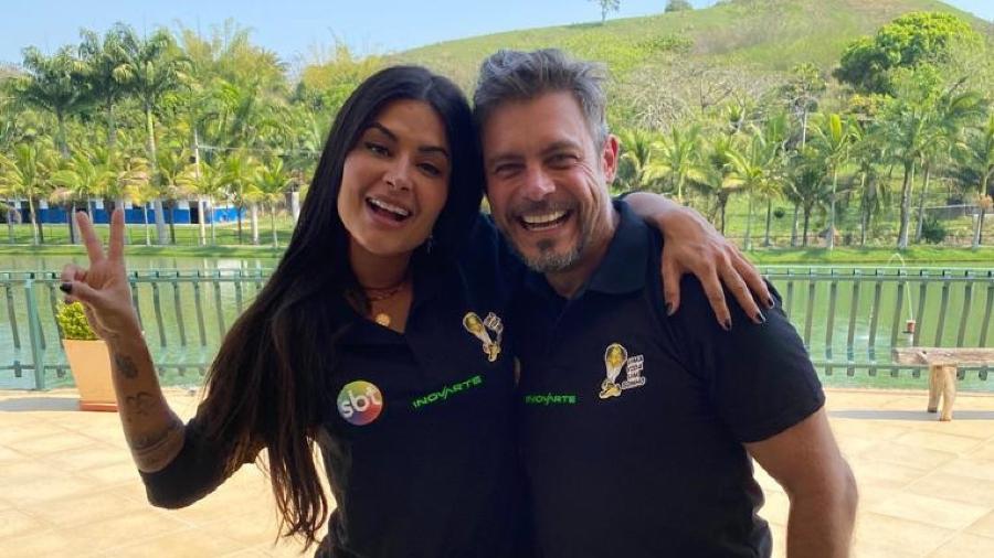 Aline Riscado e Luigi Baricelli, apresentadores de "Uma Vida, Um Sonho" no SBT - Divulgação/SBT