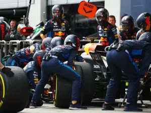 F1 - Verstappen 'na bronca' com Red Bull na Áustria: "Tudo errado"