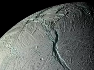 Encélado: como os cientistas podem encontrar vida na lua próxima