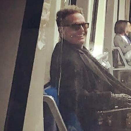 Gente como a gente: Luis Miguel é visto andando de metrô em Madri - Reprodução / Instagram