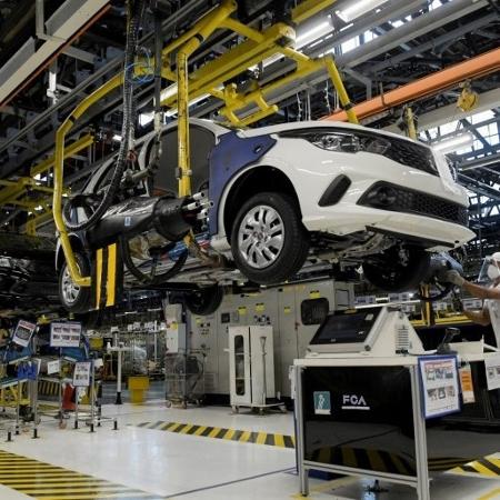 Produção de veículos cresce 2%, mas vendas caem 5,4%, diz Anfavea - 