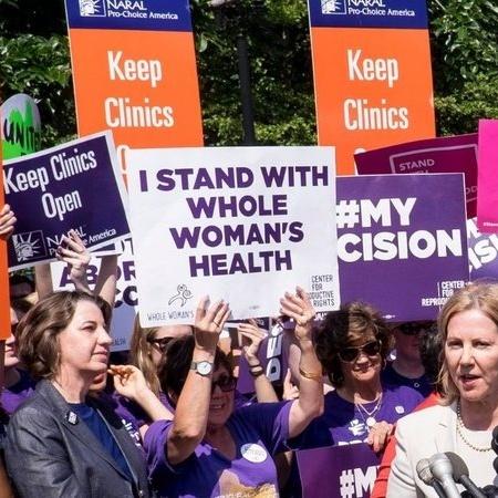 Mulheres protestando sobre clínicas de aborto no Texas - Getty Images