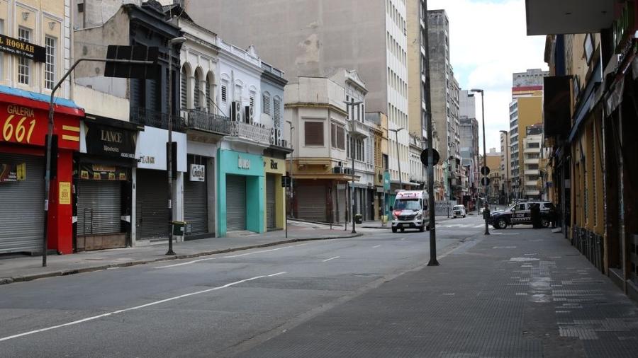 Comércio fechado na rua 25 de Março, em São Paulo, durante a quarentena.  -  Rovena Rosa/Agência Brasil 