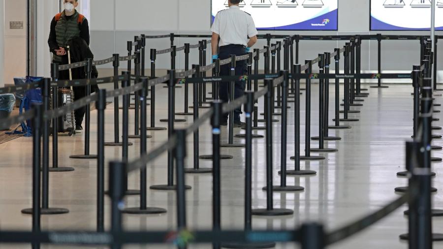 Aeroporto de Toronto vazio com a redução no número de voos por causa do coronavírus - Chris Helgren/Reuters