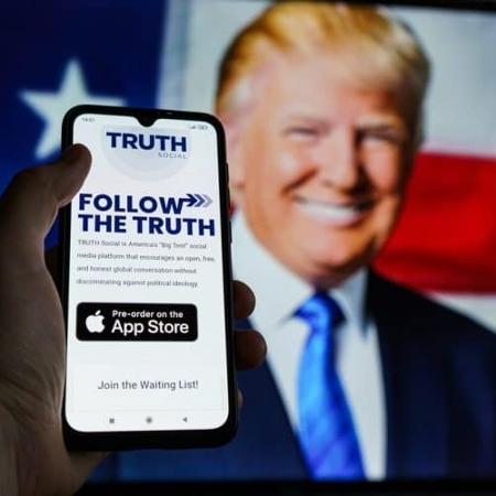 Trump Media & Technology Group revelou serviço pago que dará a bancos e corretoras acesso mais rápido a publicações de contas influentes do Truth Social, como a do presidente Donald Trump