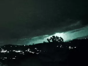 Meteoro ilumina os céus da região sul - veja vídeo