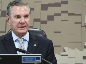 STF retoma julgamento que pode culminar na prisão de ex-presidente Fernando Collor