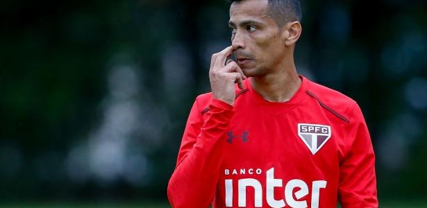 Jogador de 33 anos rescindiu com o São Paulo e deve chegar ao RS nesta sexta-feira - Marcello Zambrana/AGIF/Estadão Conteúdo