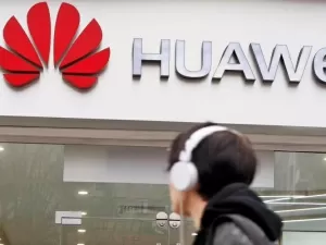 Mesmo banida dos EUA, Huawei financia pesquisas (secretamente) no país