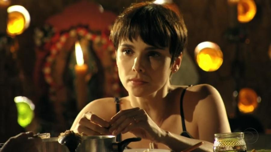A atriz Debora Falabella interpreta Nina, em "Avenida Brasil" - Reprodução / Internet