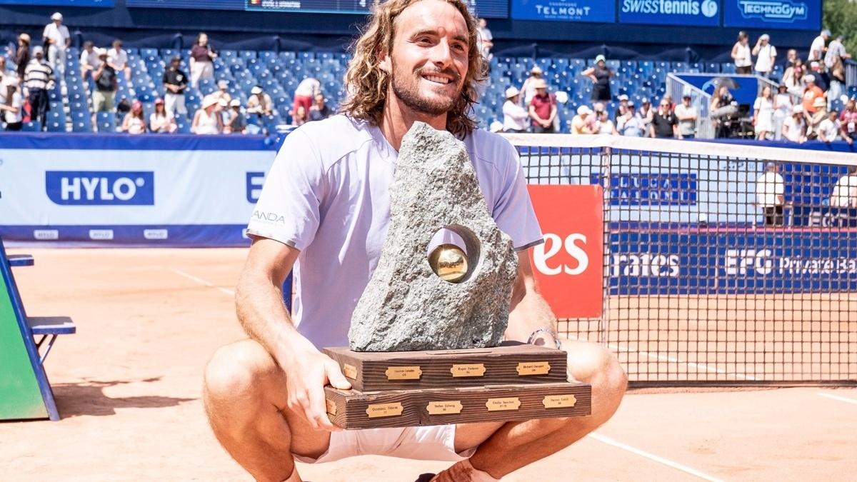 "Sobrevivi a uma maratona, foi uma semana longa", celebra Tsitsipas