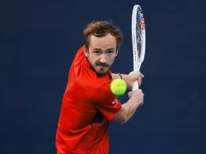 Medvedev, Zverev e Dimitrov estreiam nesta 4ª em Paris