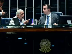 Senado aprova texto-base do primeiro projeto de ajuste fiscal