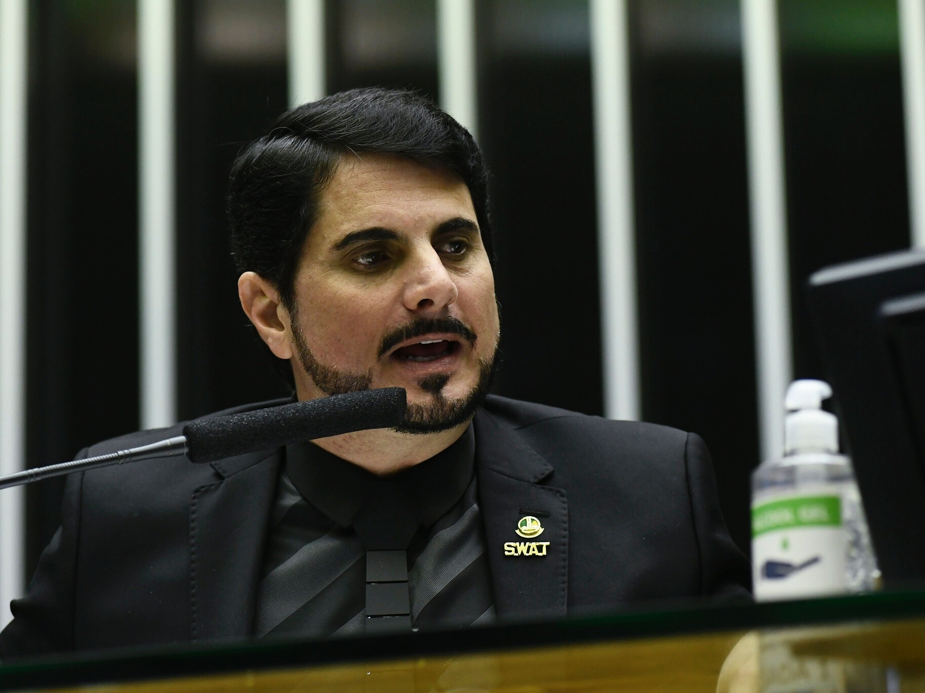 Marcos do Val revela por que Bolsonaro teme voltar ao Brasil