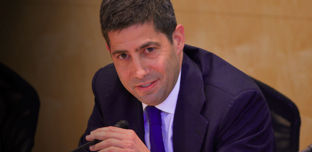 Fed mantém juros dos EUA na primeira reunião sob Warsh