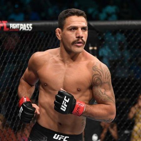 Rafael dos Anjos anuncia que está com coronavírus e fica fora de luta no UFC 254 - GettyImages