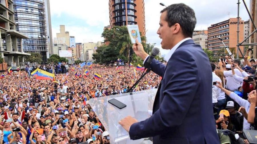 23.jan.2019 - Juan Guaidó, presidente do parlamento venezuelano, discursa durante a marcha do povo da Venezuela contra Nicolás Maduro - AsambleaVE
