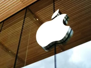 Apple volta a negociar com OpenAI para implementar inteligência artificial no iPhone