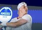 Shapovalov e Cerúndolo sobrevivem em dias de quedas dos favoritos