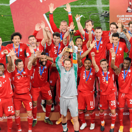 Elenco do Bayern de Munique comemorando o título mundial de 2020 - GettyImages