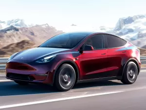 Mais vendidos na Europa em março: Tesla Model Y supera Golf e Sandero