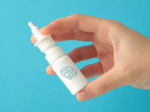 Spray nasal contra Alzheimer: estudo faz avanço no tratamento