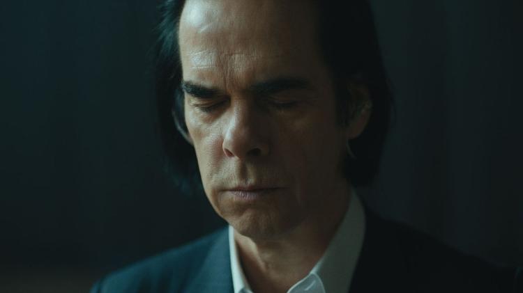 O cantor Nick Cave em divulgação de "Wild God"