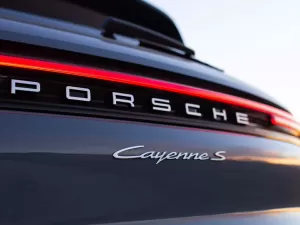 Mudança de planos da Porsche: Cayenne EV chega antes do Boxster elétrico