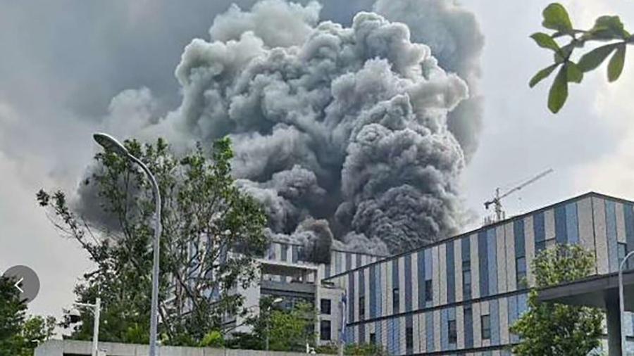 Incêndio em fábrica da Huawei deixou três mortos - Weibo / Reprodução