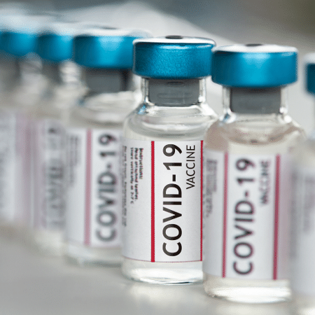 UE pode autorizar duas vacinas contra a covid-19 neste ano - Getty Images