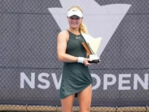 Número 1 juvenil salta na WTA com 1º título profissional