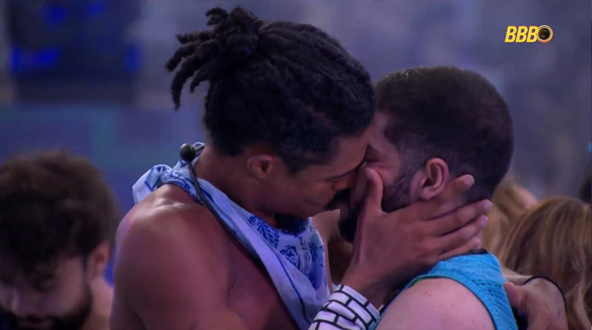 BBB 26: Breno e Marcelo se beijam durante festa - undefined